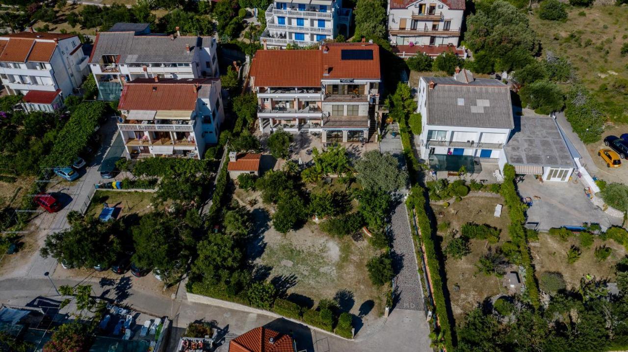 Apartments Vesela Banjol Esterno foto